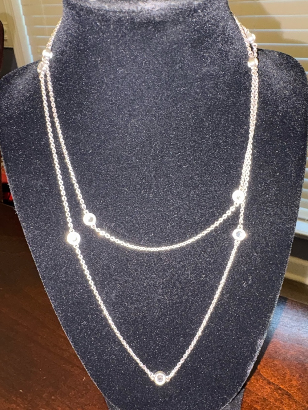 PREMIER DESIGNS ELEGANT LONG SILVER NECKLACE W/ CRYSTALS 36”LONG W/4” EXTENSION